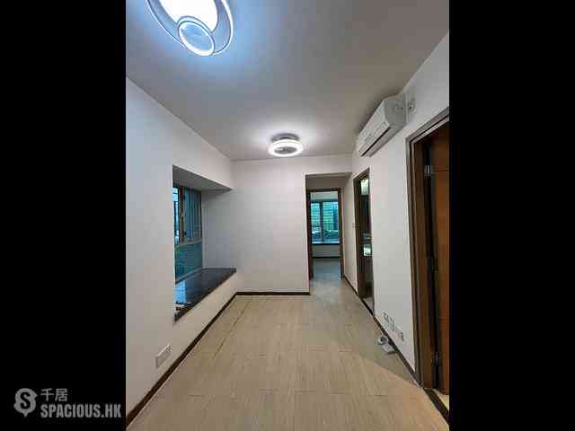Tai Kok Tsui - Metro Harbour View Phase 1 Block 2 01
