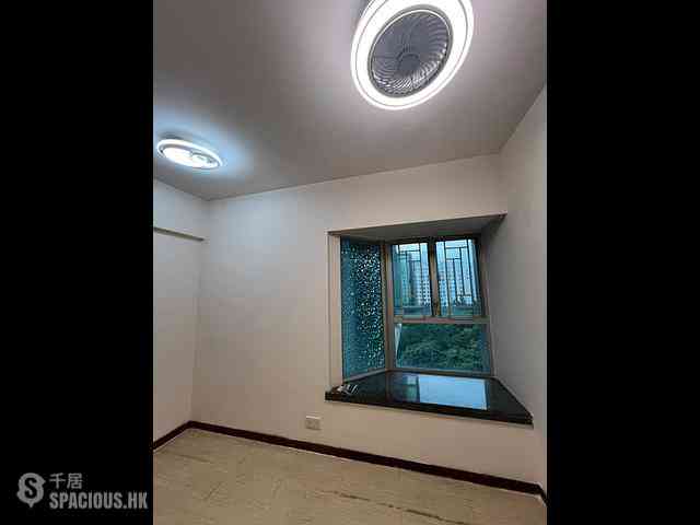 Tai Kok Tsui - Metro Harbour View Phase 1 Block 2 02