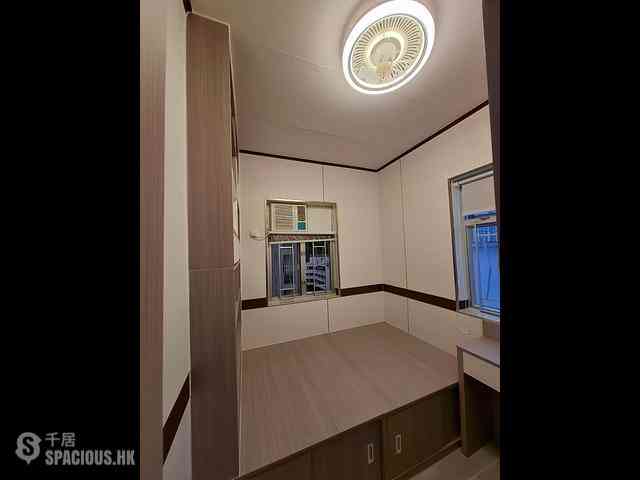 Tai Kok Tsui - Metro Harbour View Phase 1 Block 2 03