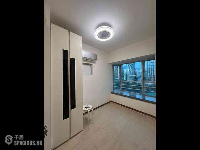 Tai Kok Tsui - Metro Harbour View Phase 1 Block 2 04