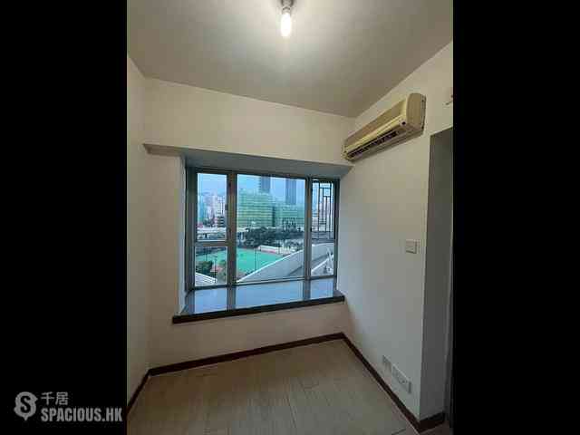 Tai Kok Tsui - Metro Harbour View Phase 1 Block 2 05