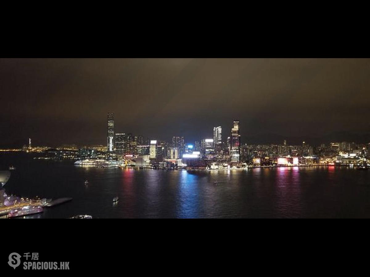 Wan Chai - The Gloucester 01