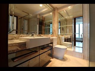 Wan Chai - The Avenue Phase 2 03