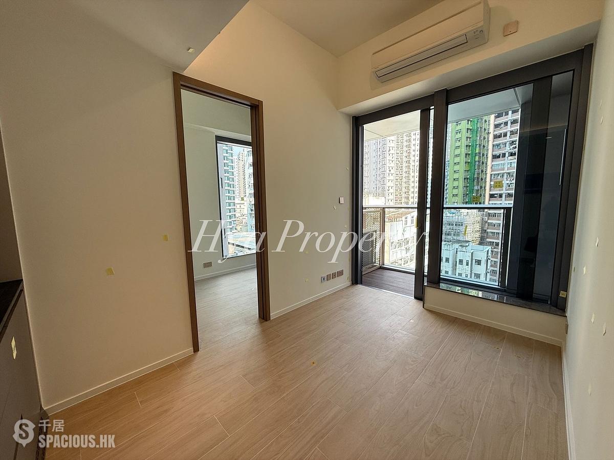 Sai Ying Pun - Des Voeux W Residence 01