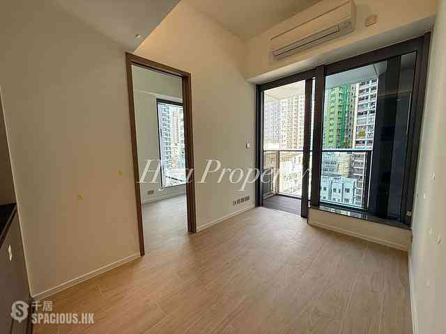 Sai Ying Pun - Des Voeux W Residence 01