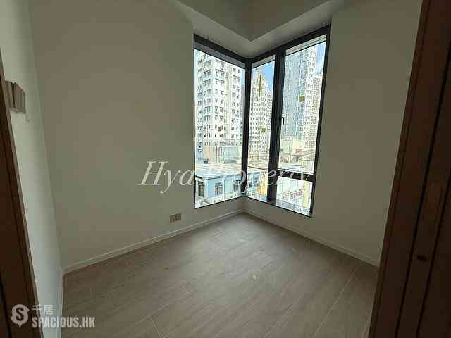 Sai Ying Pun - Des Voeux W Residence 03