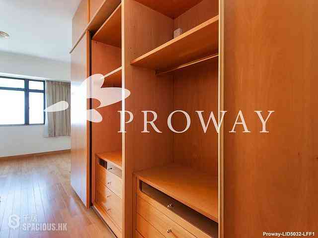 Mid Levels Central - Fairlane Tower 07