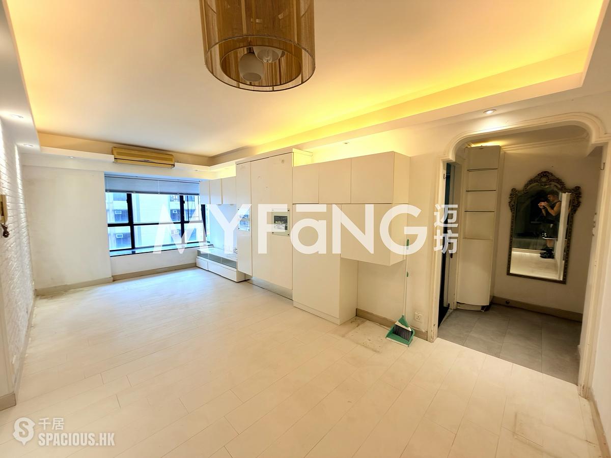 Mid Levels Central - The Grand Panorama 01