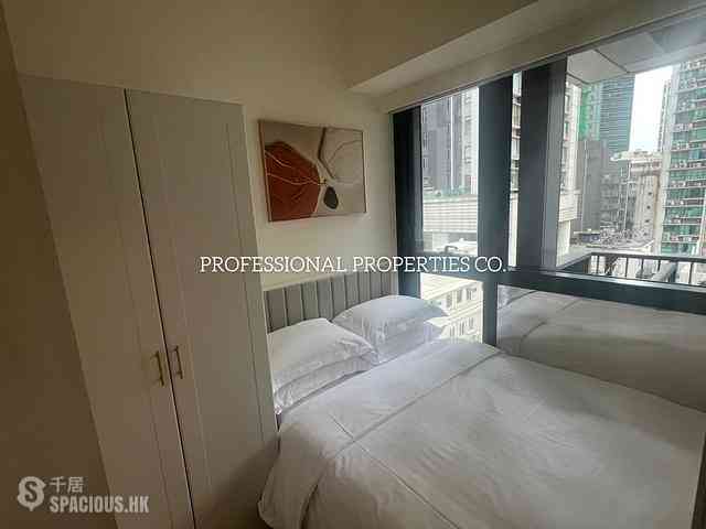 Sai Ying Pun - The Queens 02