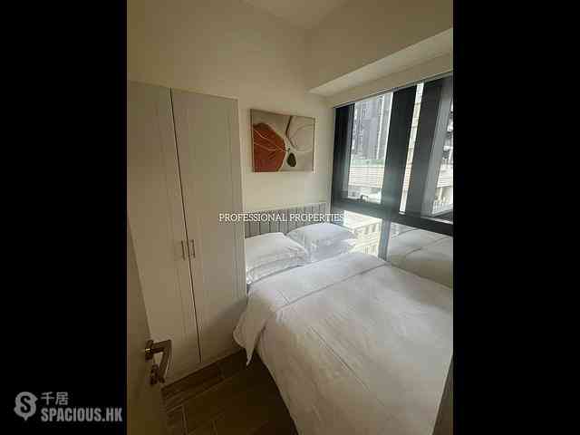 Sai Ying Pun - The Queens 10
