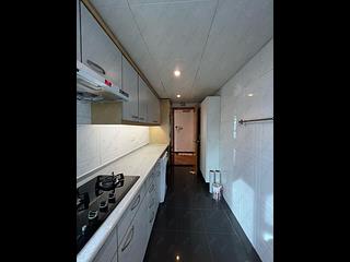 Mid Levels West - 80 Robinson Road 12