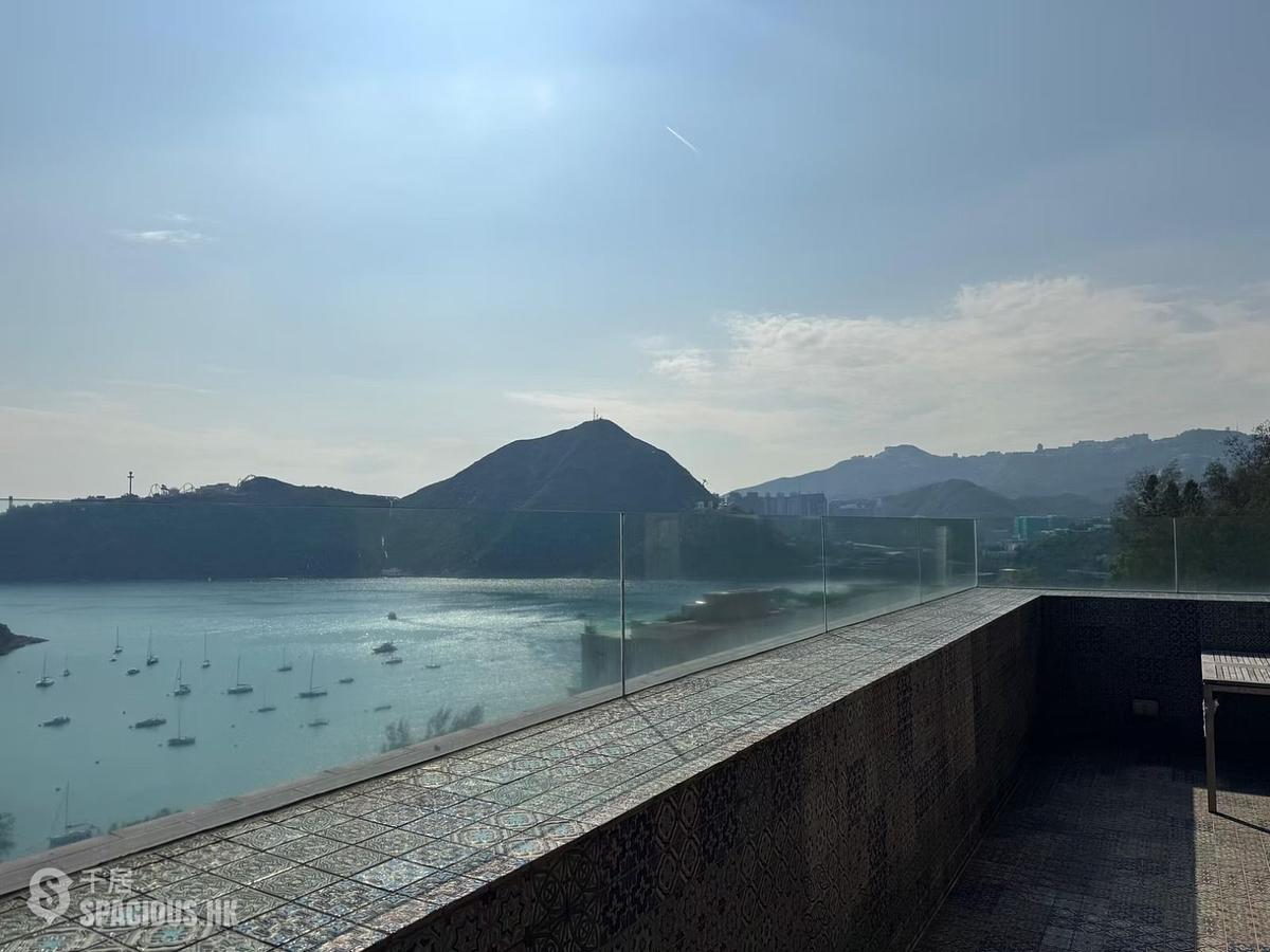 Repulse Bay - The Somerset 01