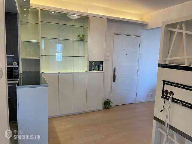 Sai Ying Pun - Golden Phoenix Court 01