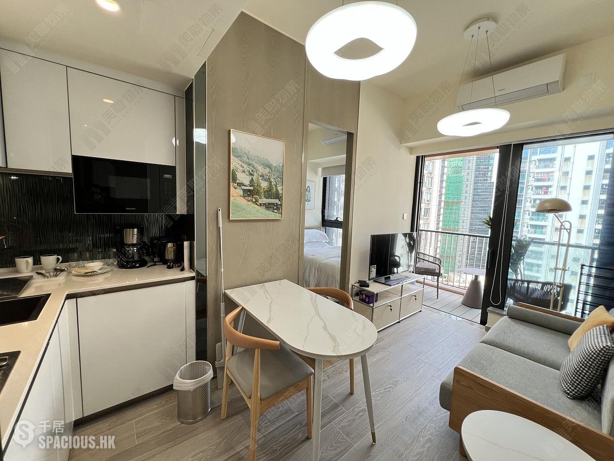 Sai Ying Pun - The Queens 01