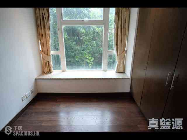 Pok Fu Lam - Villas Sorrento 04