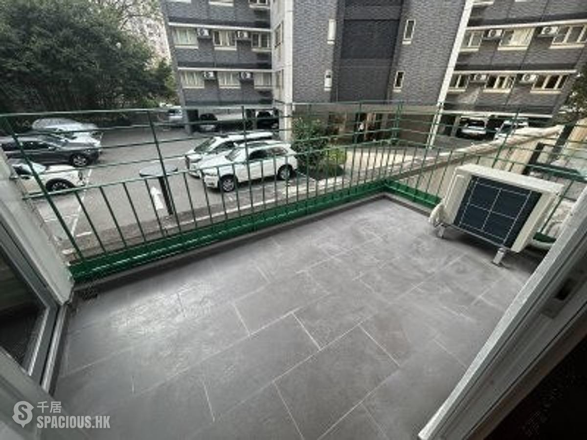 Mid Levels Central - Welsby Court 01