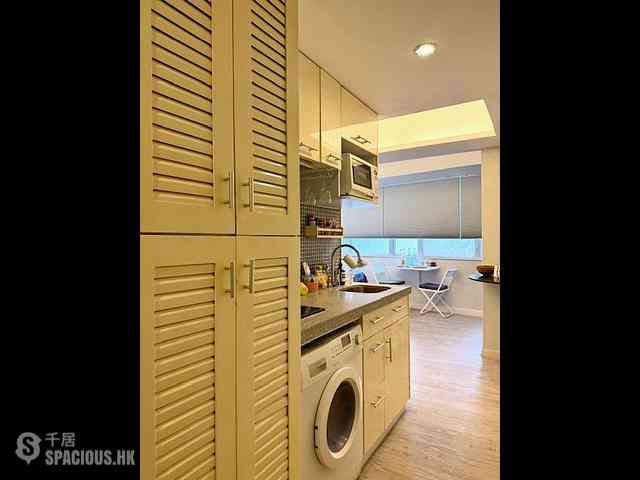Central - 80, Stanley Street 12