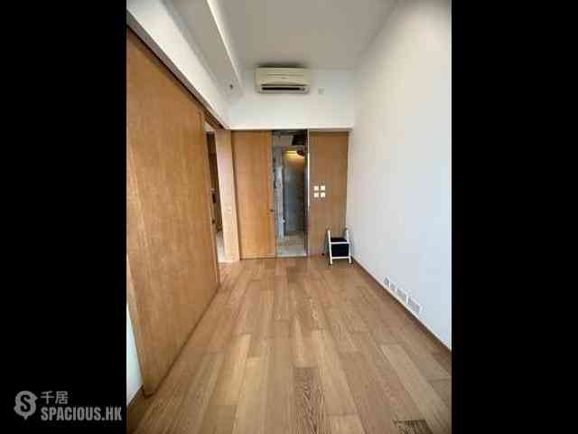 Wan Chai - The Gloucester 11