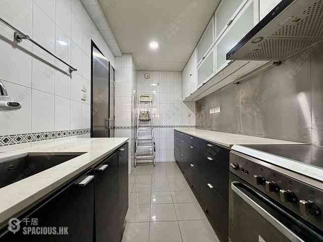 Mid Levels West - Parkway Court 21