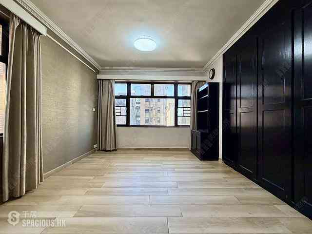 Mid Levels West - Parkway Court 29