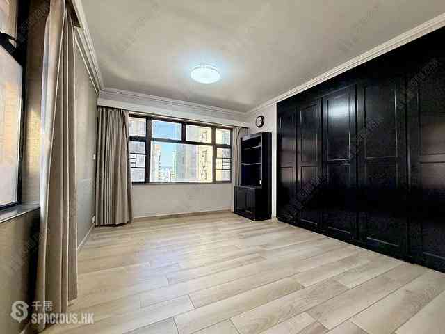 Mid Levels West - Parkway Court 30