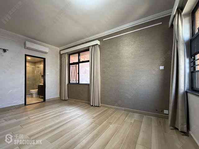 Mid Levels West - Parkway Court 33