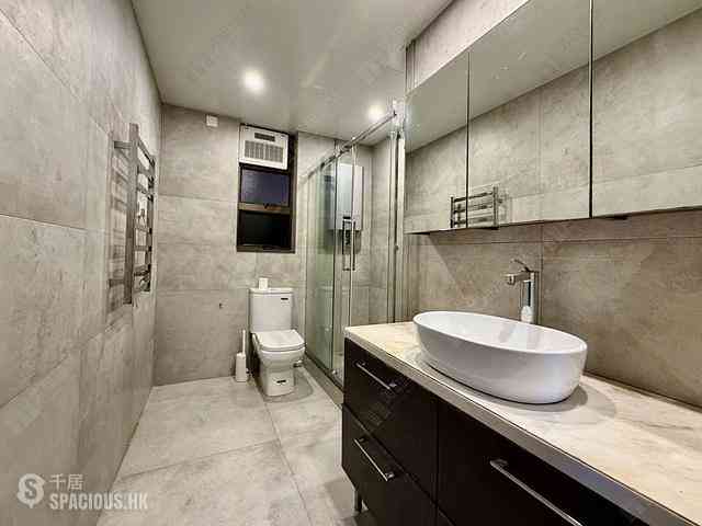 Mid Levels West - Parkway Court 42