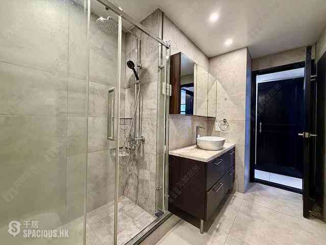 Mid Levels West - Parkway Court 43