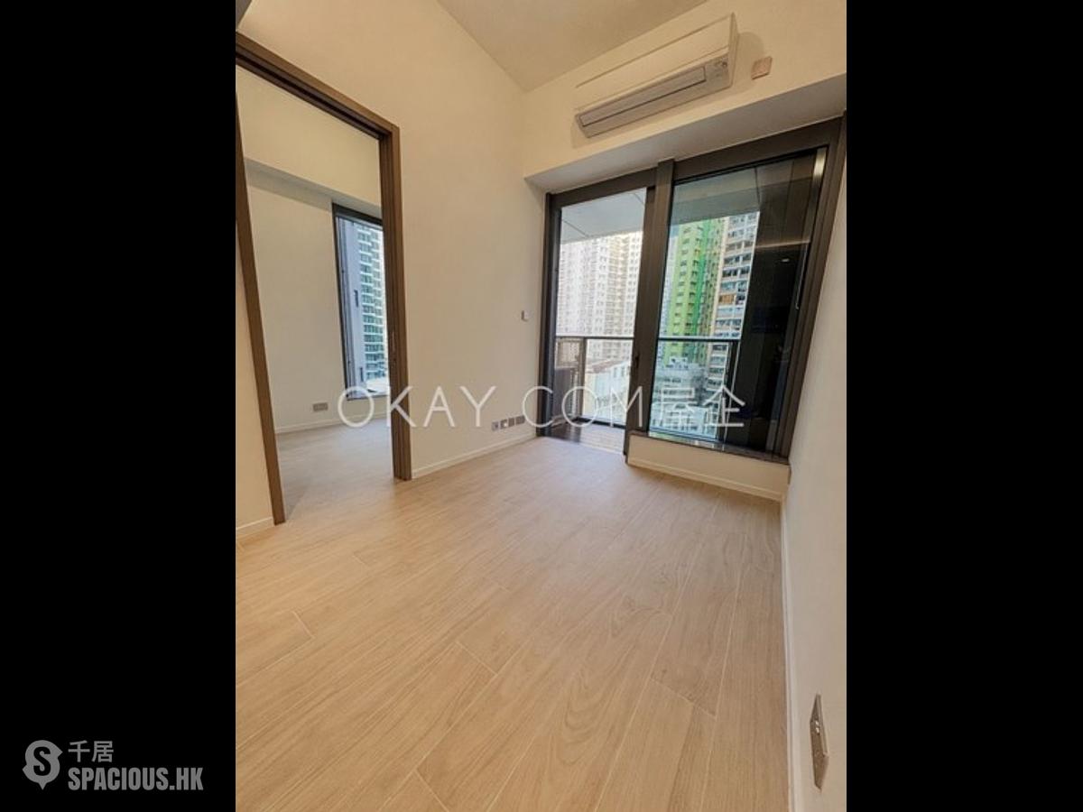 Sai Ying Pun - Des Voeux W Residence 01