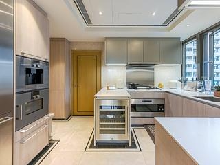 Mid Levels Central - 3, MacDonnell Road 04