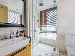 Mid Levels Central - 3, MacDonnell Road 08