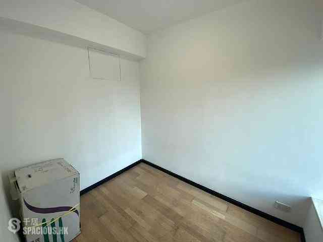 Sai Ying Pun - Centre Place 05