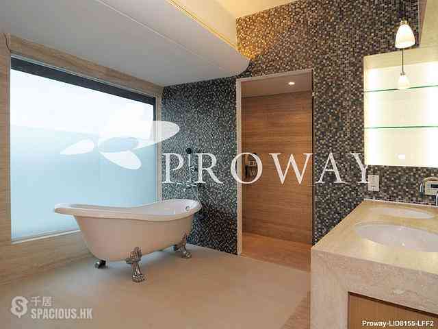 Chung Hom Kok - Pinewaver Villas 07