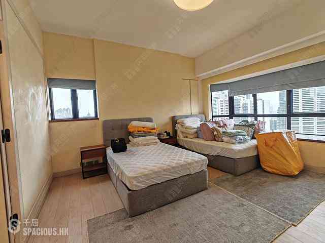 Mid Levels East - Bowen Place 20