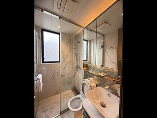 Sai Ying Pun - The Queens 17