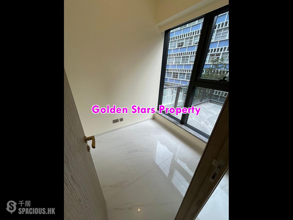 Sai Ying Pun - The Queens 01