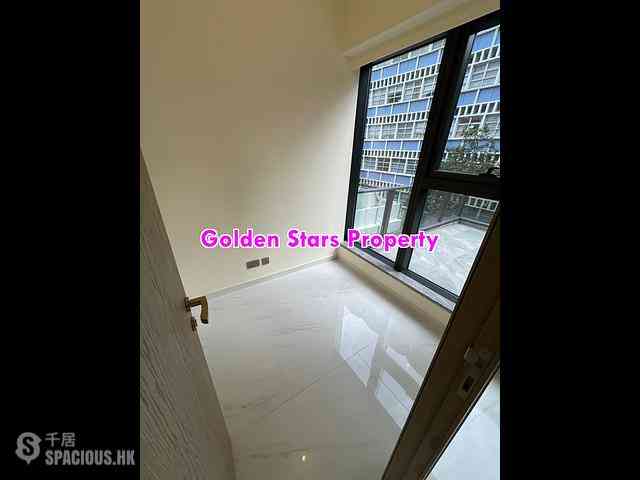 Sai Ying Pun - The Queens 01