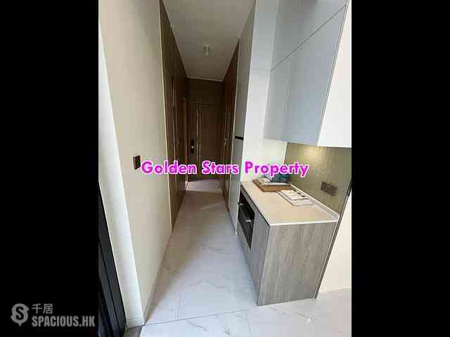 Sai Ying Pun - The Queens 13