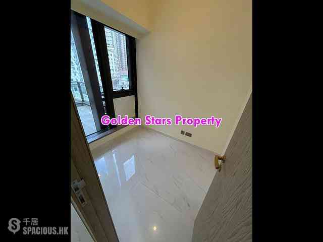 Sai Ying Pun - The Queens 14