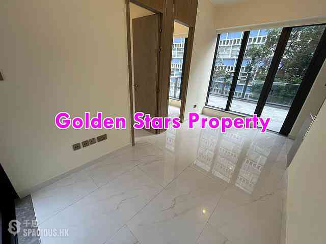 Sai Ying Pun - The Queens 16