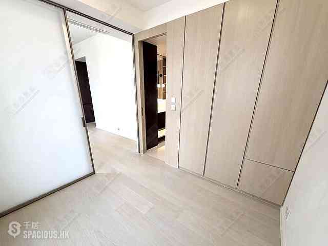 Wan Chai - 33 Kennedy Road 03