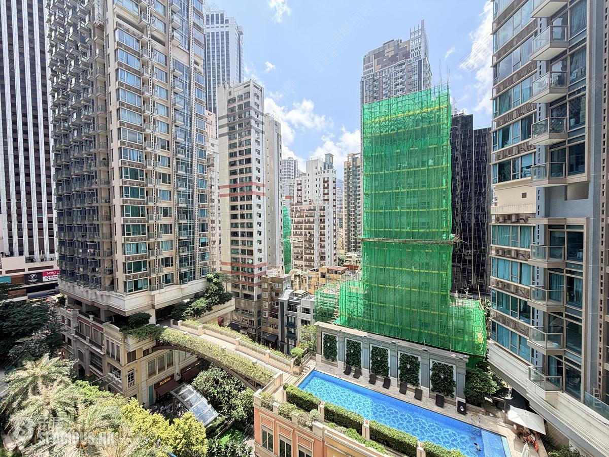 Wan Chai - The Avenue 01