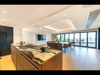 Stubbs Road - The Summit 03