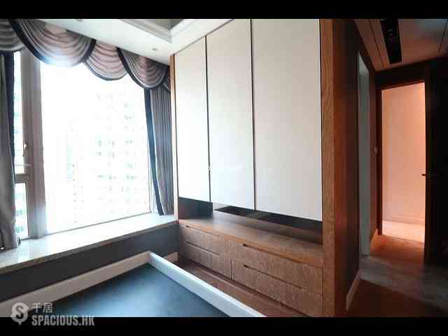 Wan Chai - The Avenue Phase 2 06