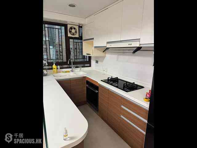 Mid Levels Central - Robinson Heights Block 3 04