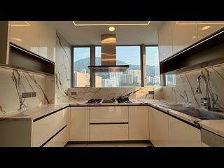 Sai Ying Pun - The Summa Block 1 06