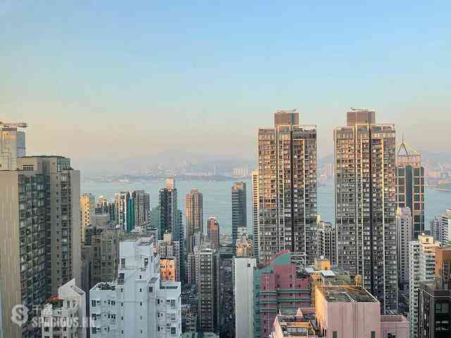 Sai Ying Pun - Golden Phoenix Court 01