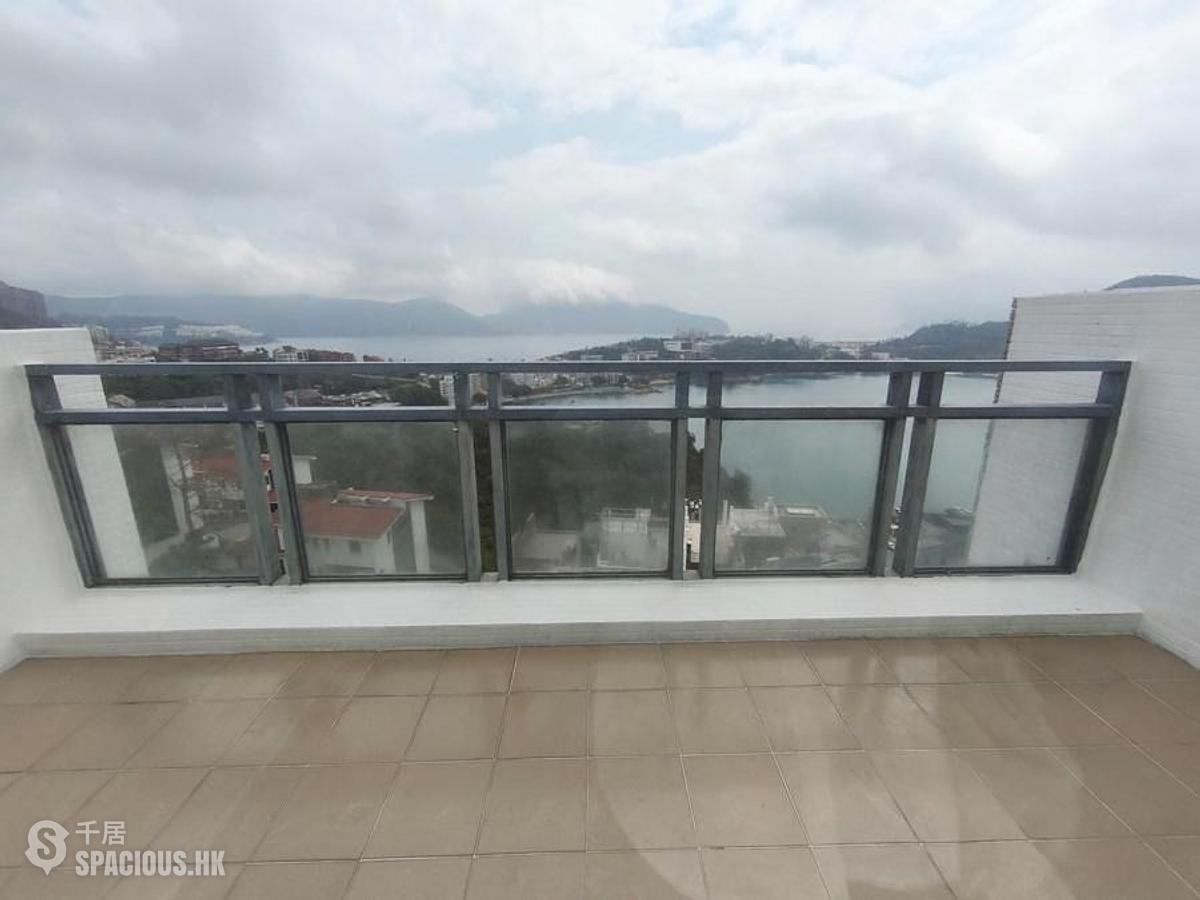 Chung Hom Kok - Cape Court 01