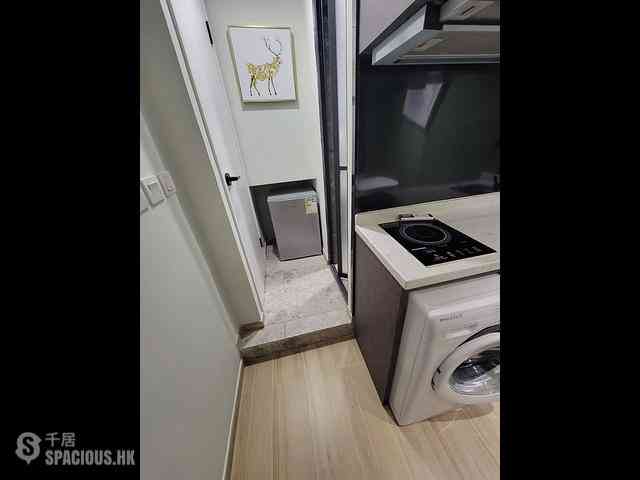 Sheung Wan - 114, Des Voeux Road West 01