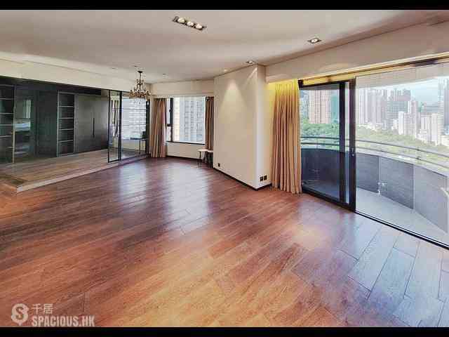 Central - The Royal Court 01